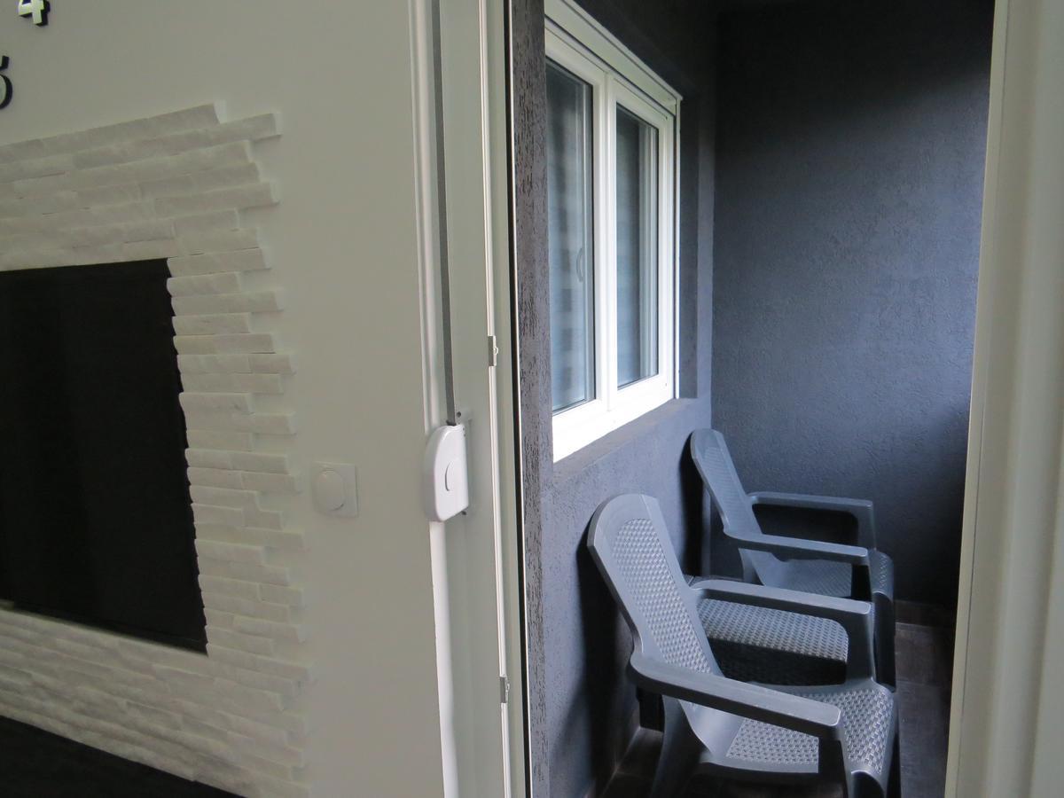 Grey Apartment Ni Kültér fotó